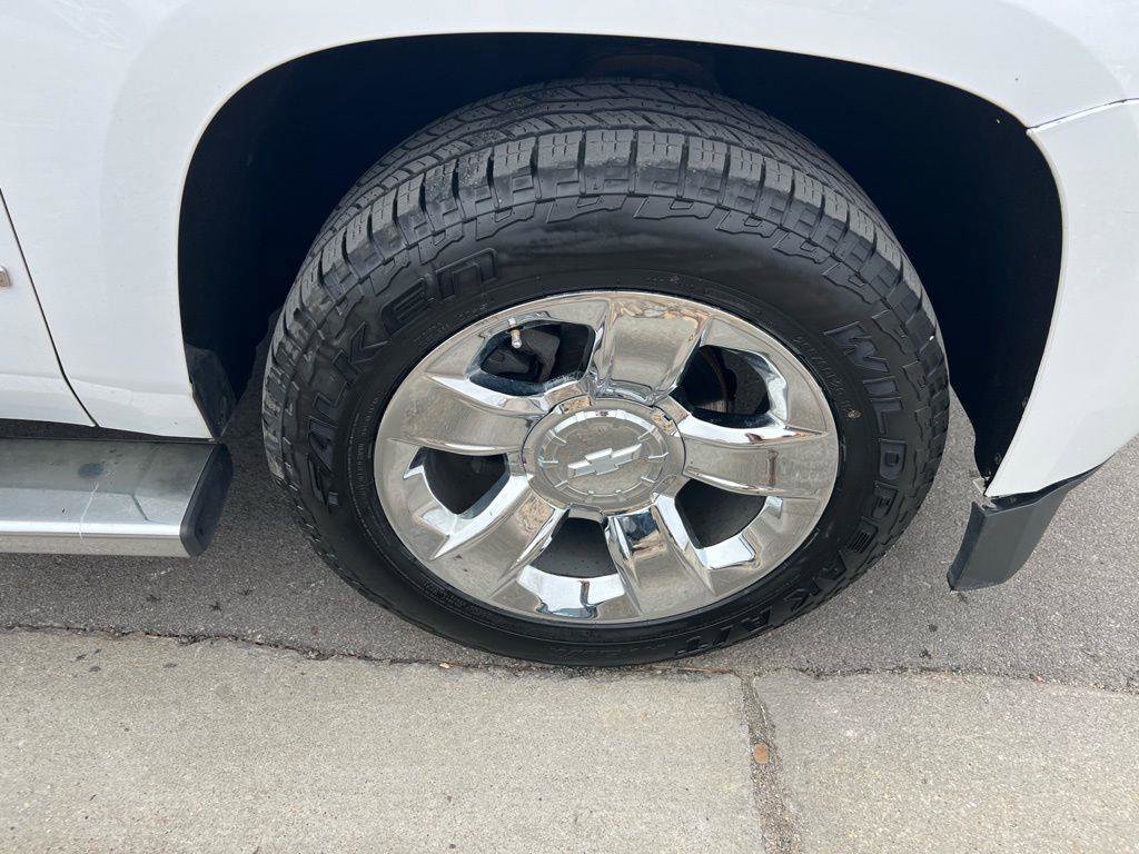 Used 2018 Chevrolet Suburban LT w/ LT Signature Package image 11