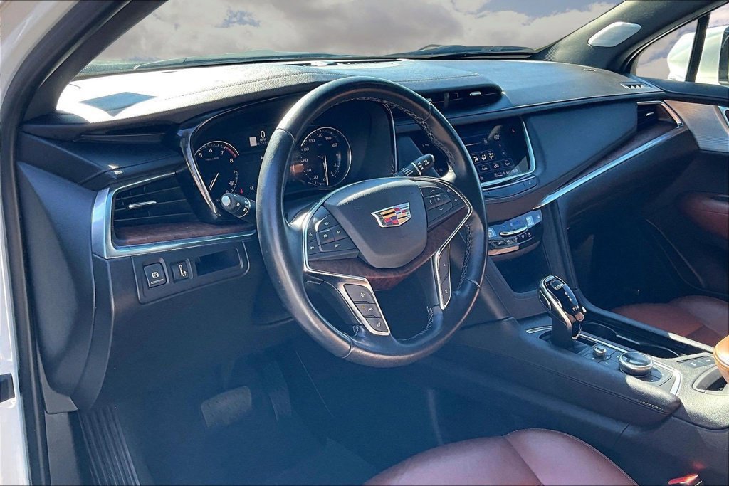 Certified 2022 Cadillac XT5 Premium Luxury FWD image 16