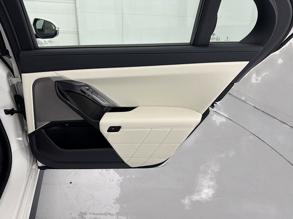 New 2026 BMW i7 xDrive60 AWD/4WD image 26