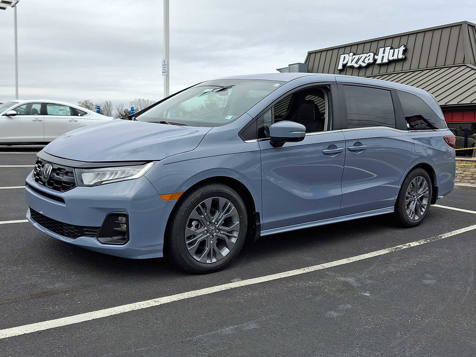 New 2026 Honda Odyssey Touring image 2