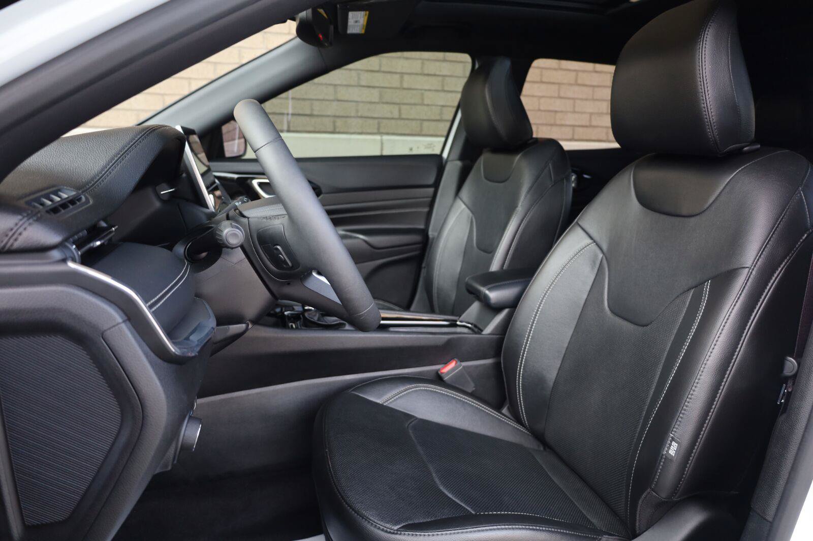 Used 2023 Jeep Compass High Altitude AWD/4WD image 18
