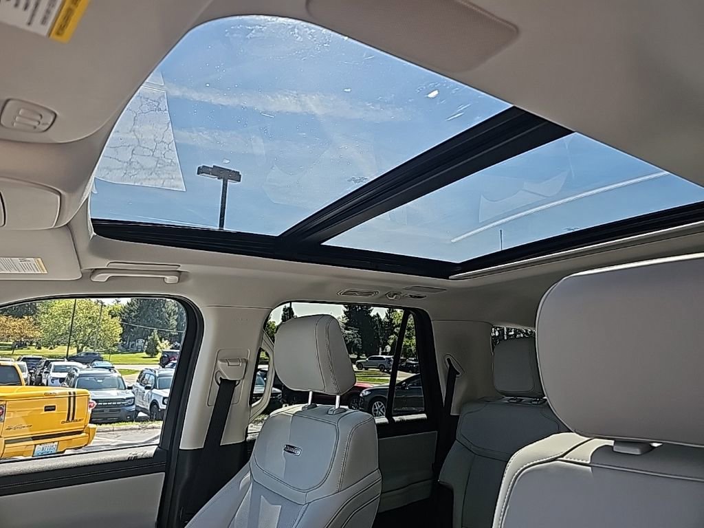 Used 2025 Ford Expedition Platinum w/ Driver's Package image 10