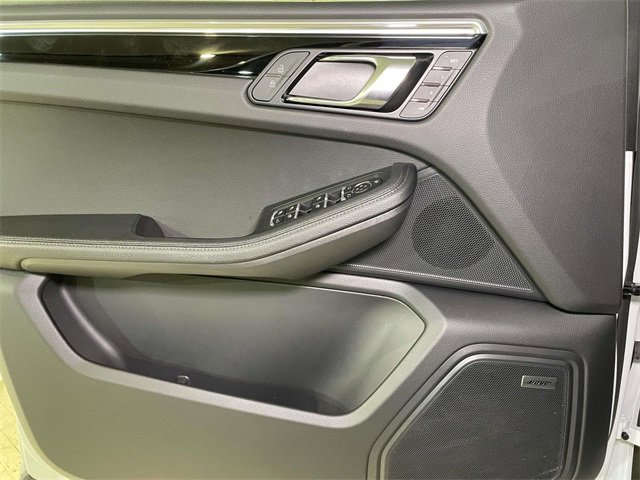 Used 2025 Porsche Macan image 35