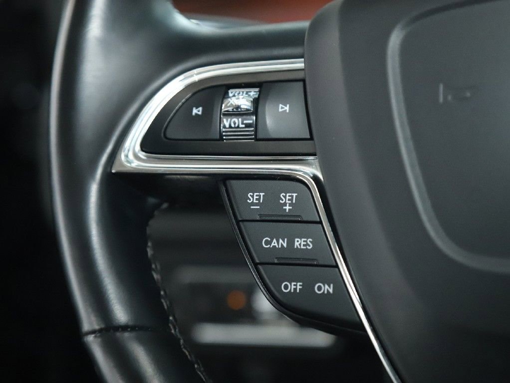 Certified 2023 Lincoln Nautilus Reserve w/ Luxury Package AWD/4WD image 24