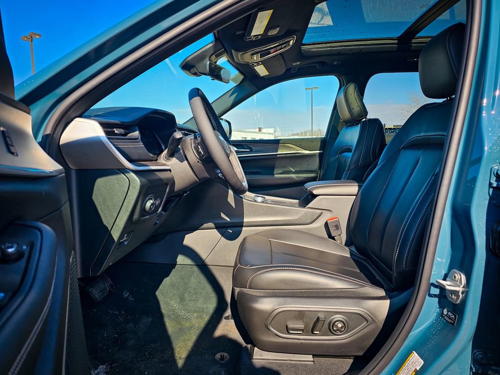 New 2026 Jeep Grand Cherokee Limited image 12