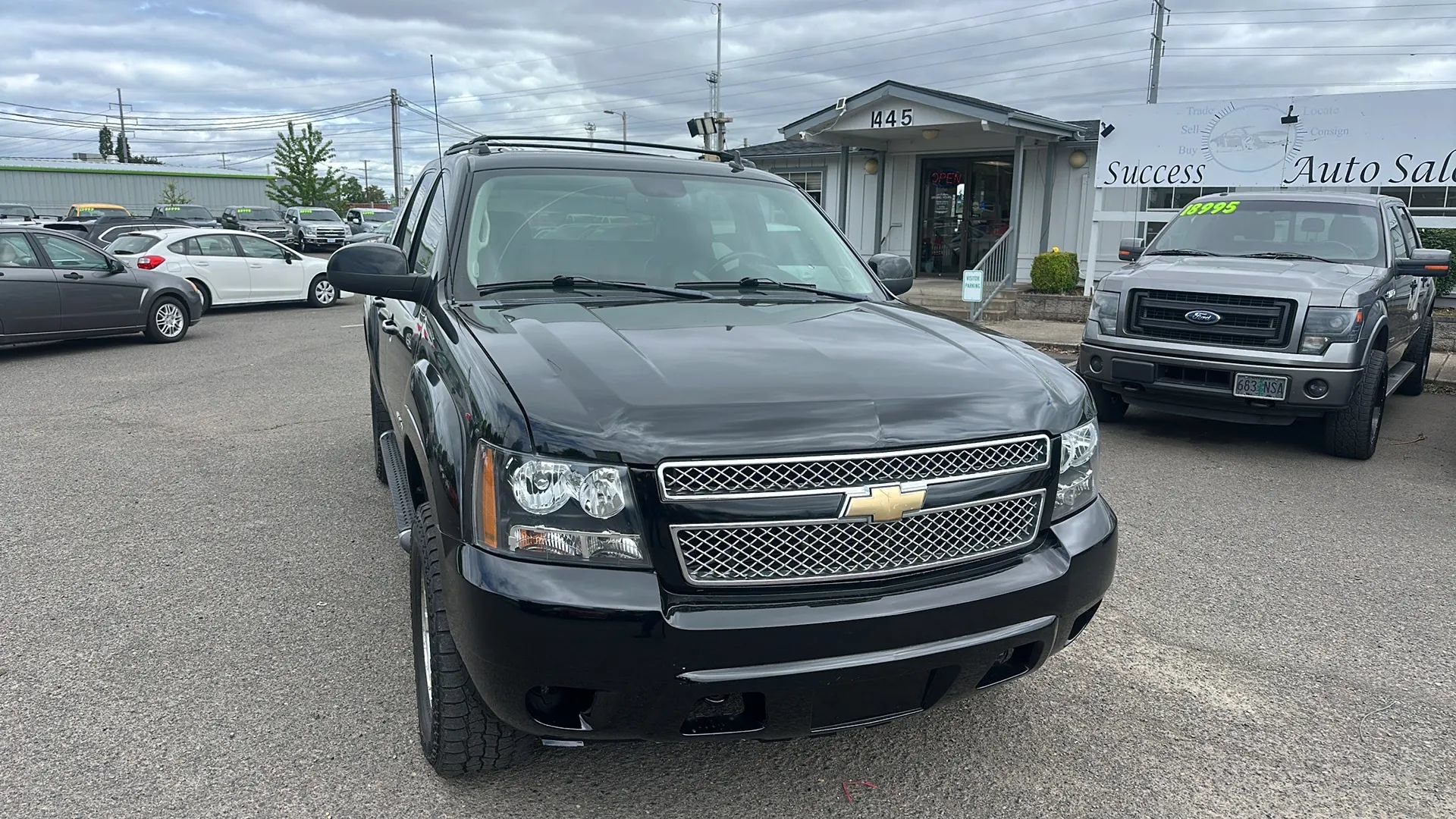 Used 2011 Chevrolet Avalanche LT w/ Luxury Package AWD/4WD image 1