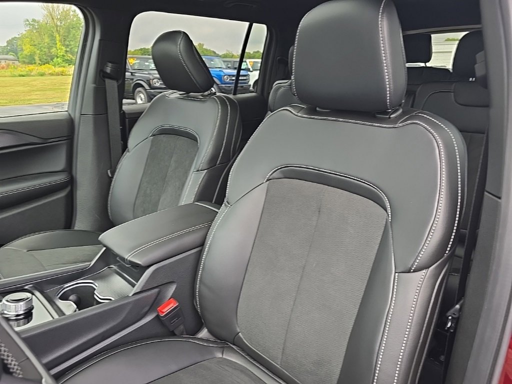 New 2025 Jeep Grand Cherokee L Altitude image 17