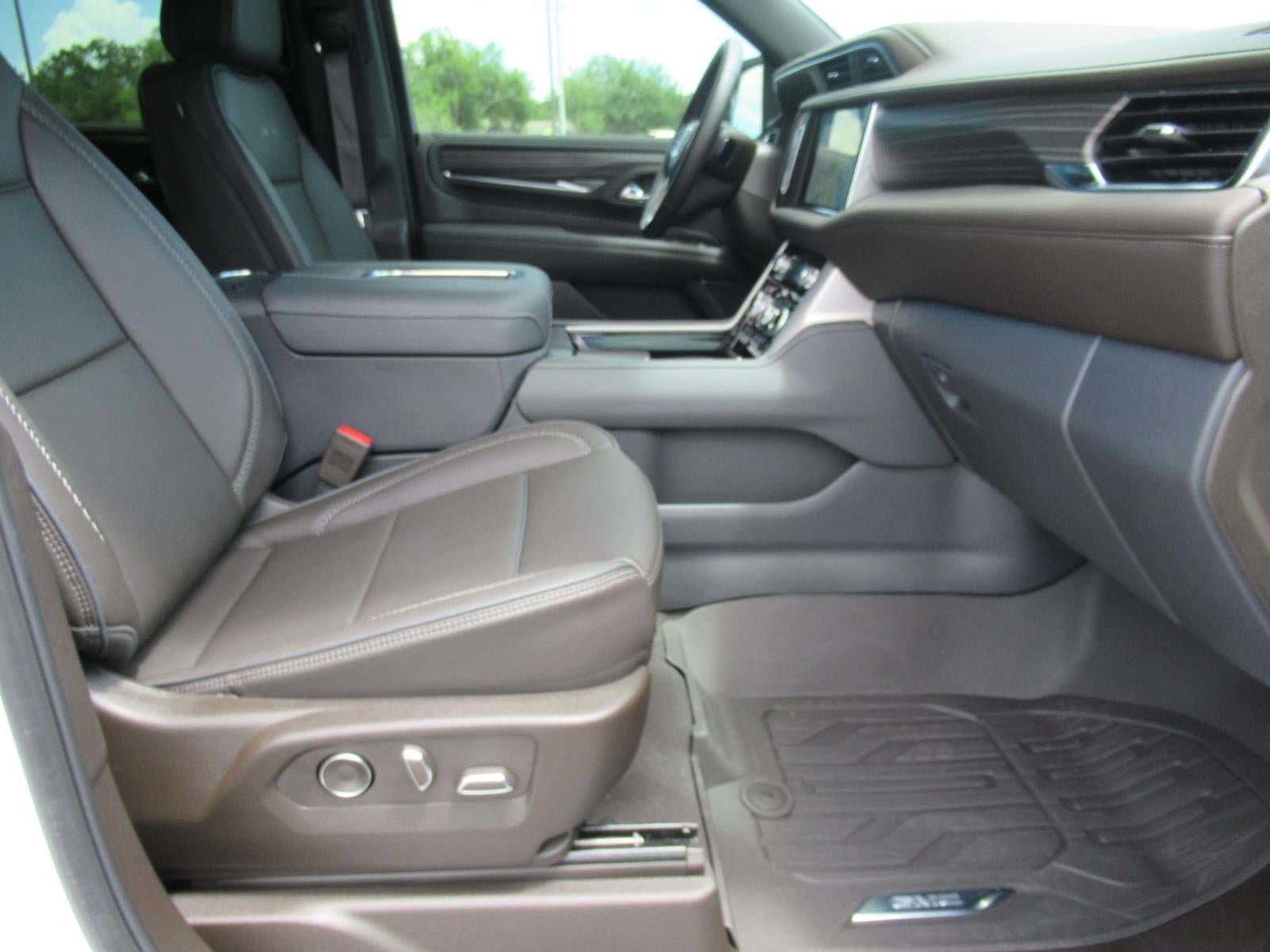 Used 2024 GMC Yukon XL Denali RWD image 10