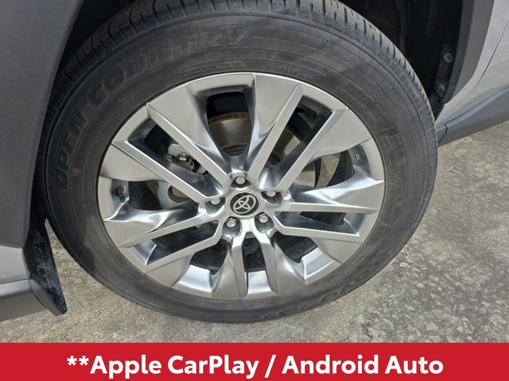 Used 2021 Toyota RAV4 XLE Premium image 3