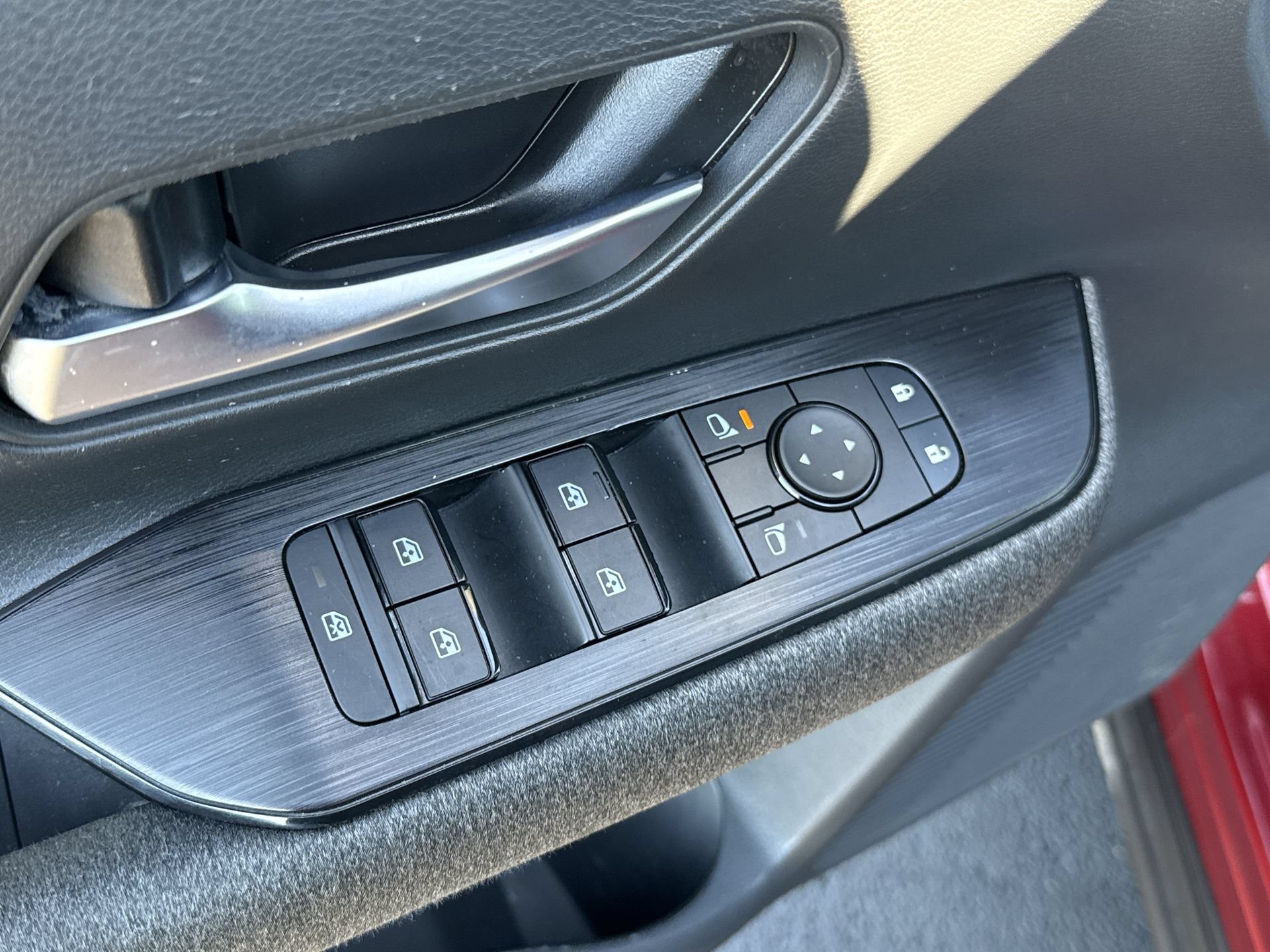 Used 2025 Nissan Kicks SV FWD image 15