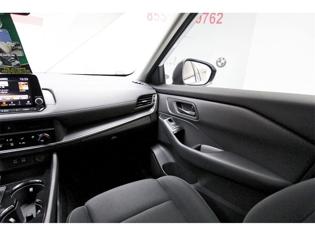 Used 2024 Nissan Rogue S image 8