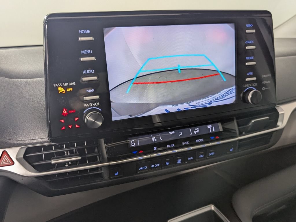 Used 2021 Toyota Sienna XLE FWD image 22