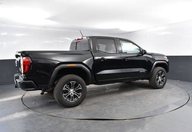 Used 2025 GMC Canyon AT4 image 8