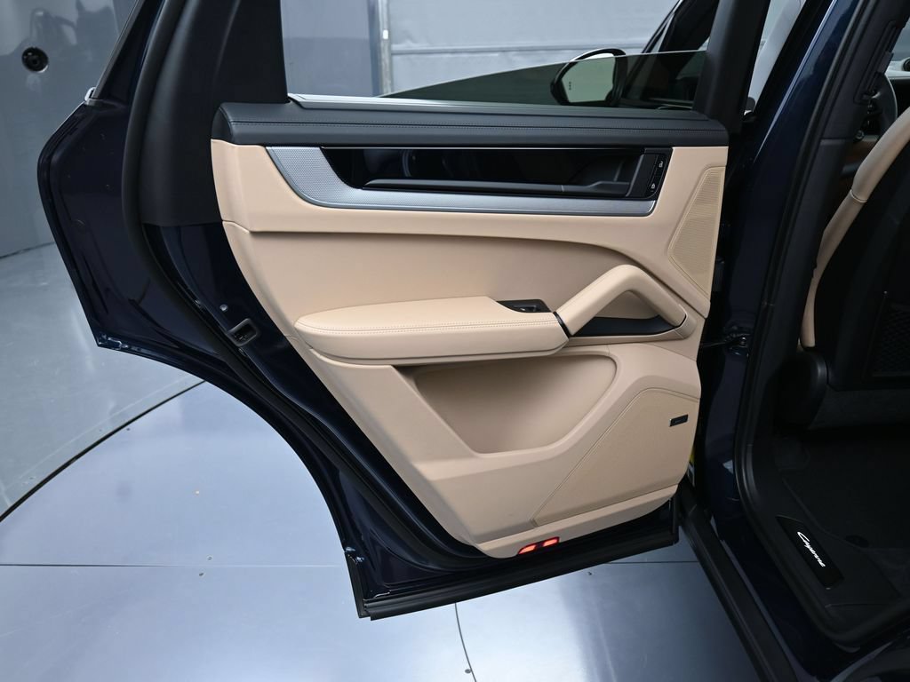 New 2026 Porsche Cayenne E-Hybrid Coupe AWD/4WD image 23