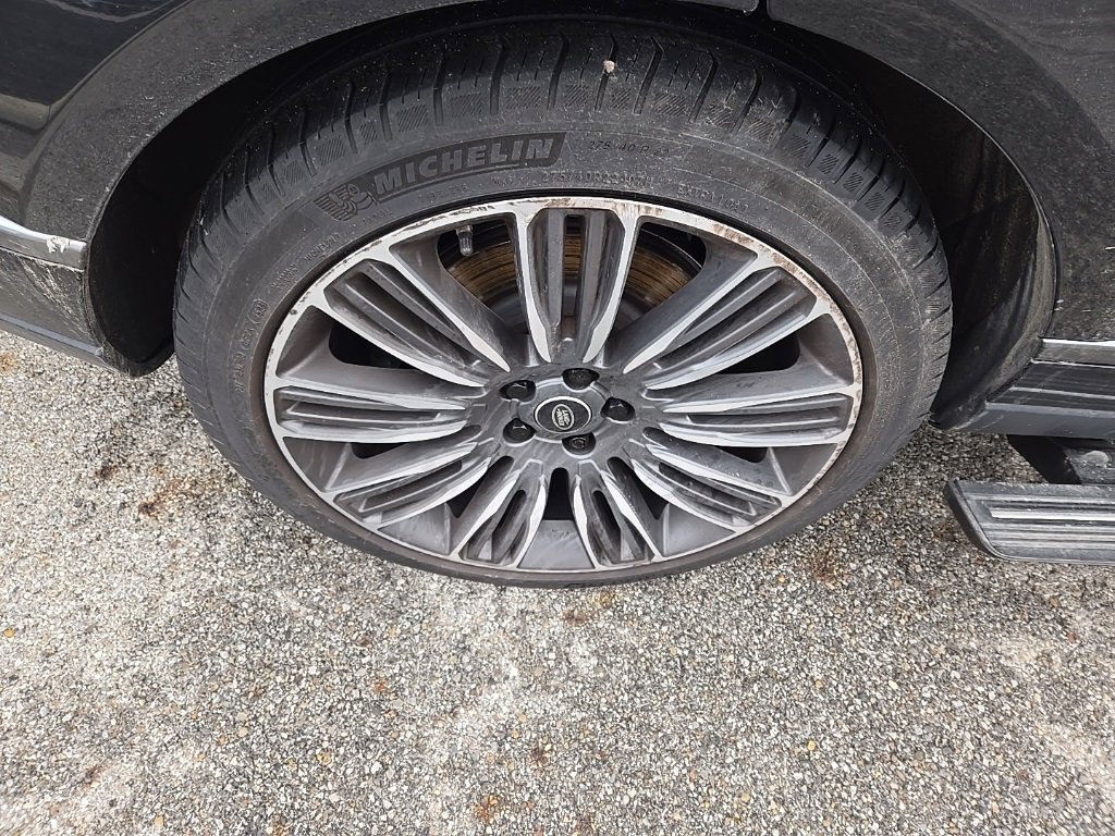 Used 2019 Land Rover Range Rover Autobiography image 12