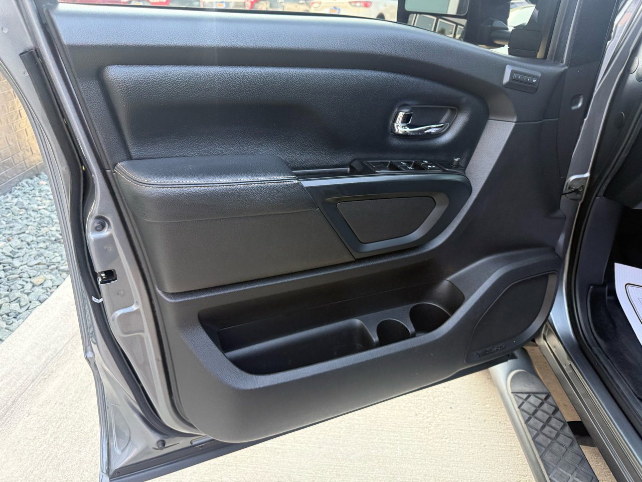 Used 2018 Nissan Titan Platinum Reserve image 12