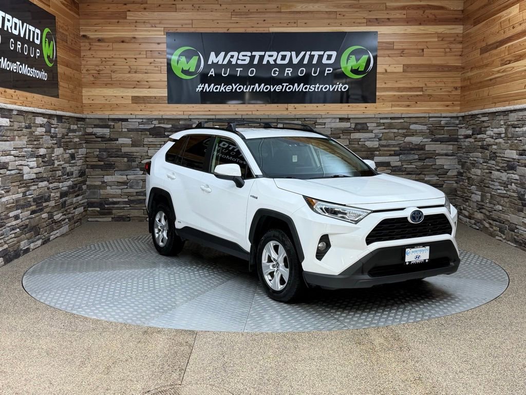 Used 2020 Toyota RAV4 XLE w/ XLE Grade Weather Package image 2