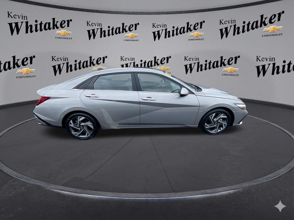 Used 2024 Hyundai Elantra Limited FWD image 10