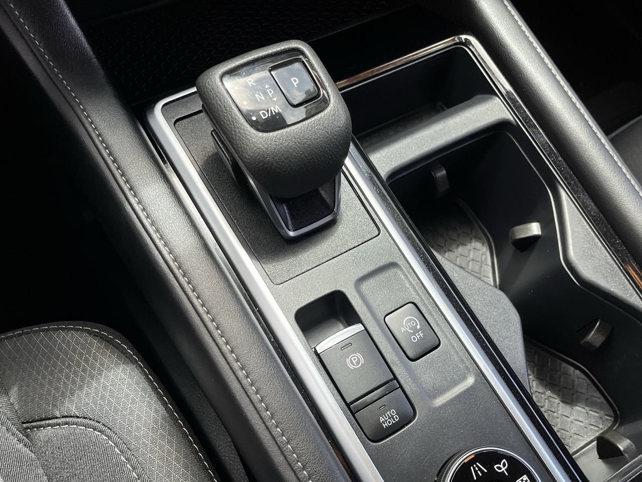 Used 2025 Nissan Pathfinder SV AWD/4WD image 14