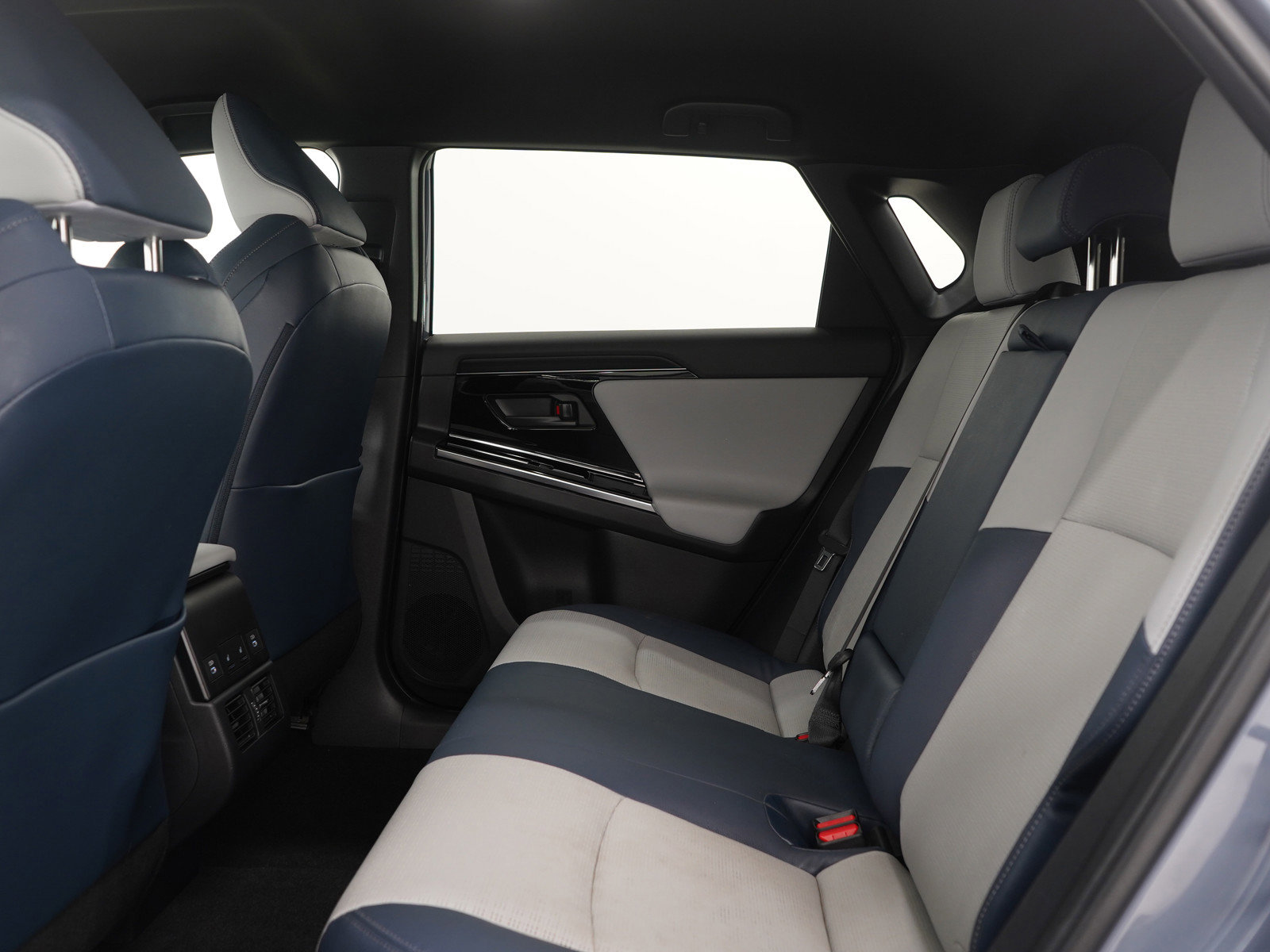 Used 2023 Subaru Solterra Limited image 19