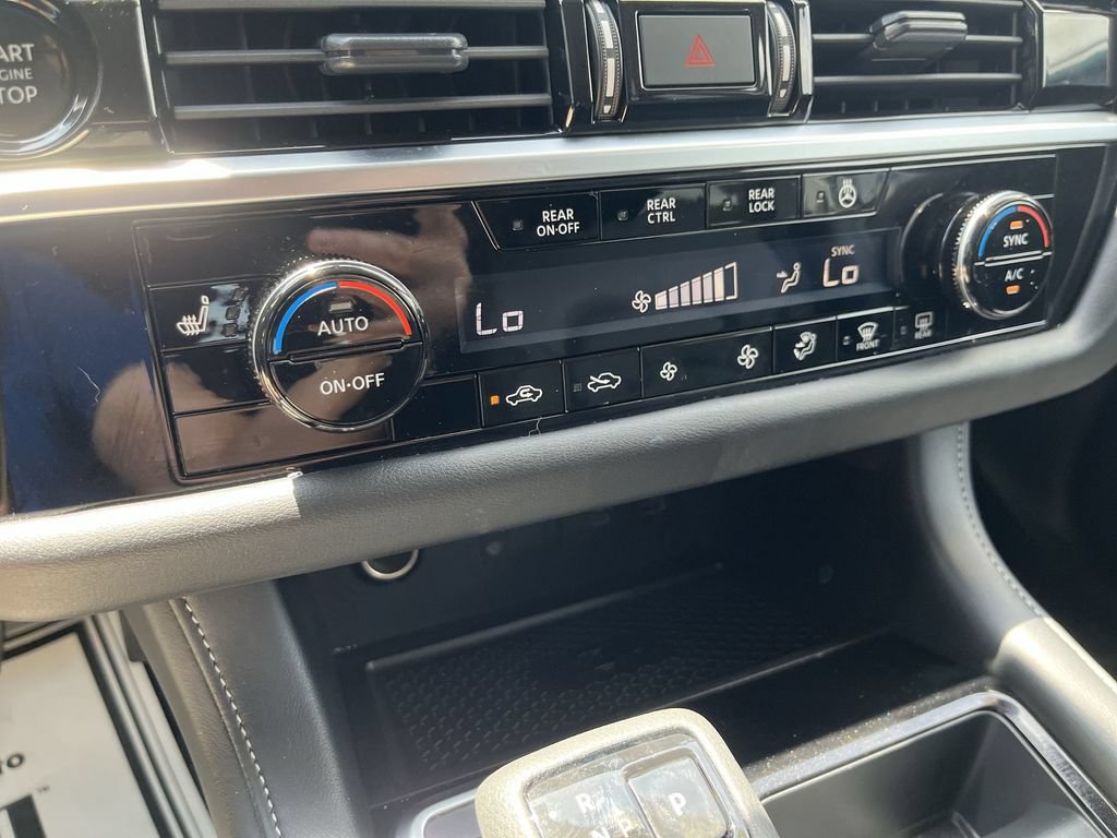 Used 2025 Nissan Pathfinder SL AWD/4WD image 19