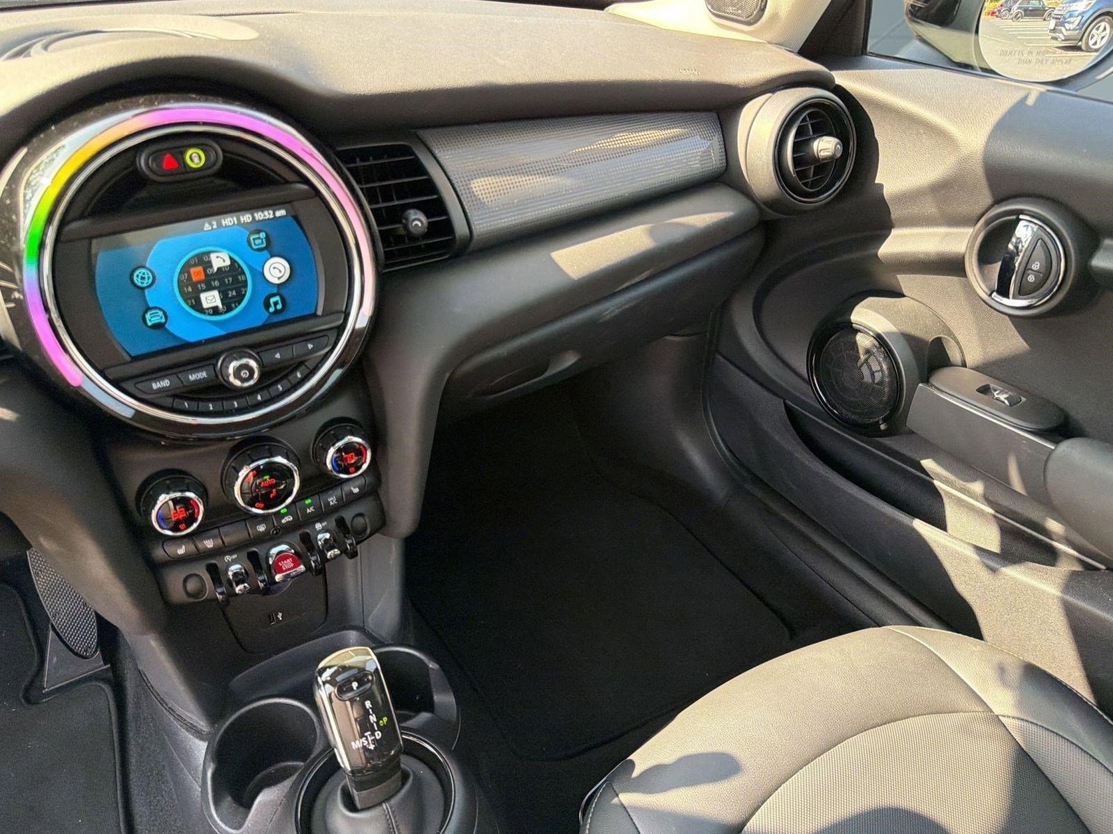 Used 2020 MINI Cooper 2-Door Hardtop w/ Premium Package image 25