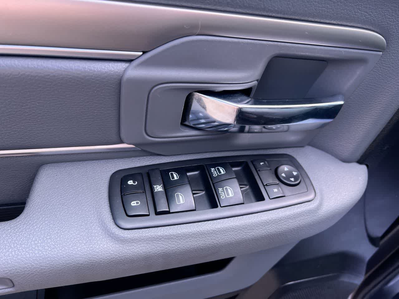 Used 2019 RAM 1500 Classic SLT AWD/4WD image 13