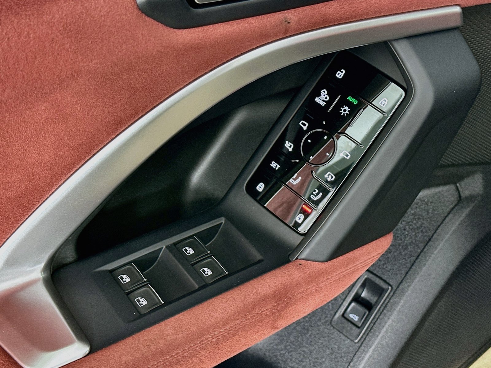 Certified 2025 Audi SQ5 Premium Plus AWD/4WD image 17