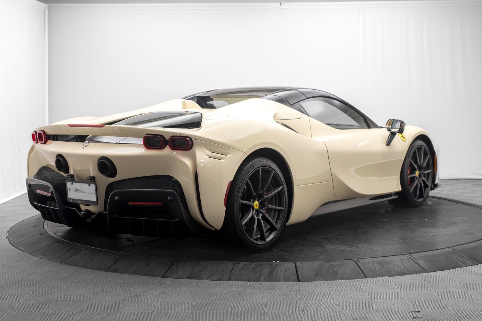 Used 2024 Ferrari SF90 Spider AWD/4WD image 10