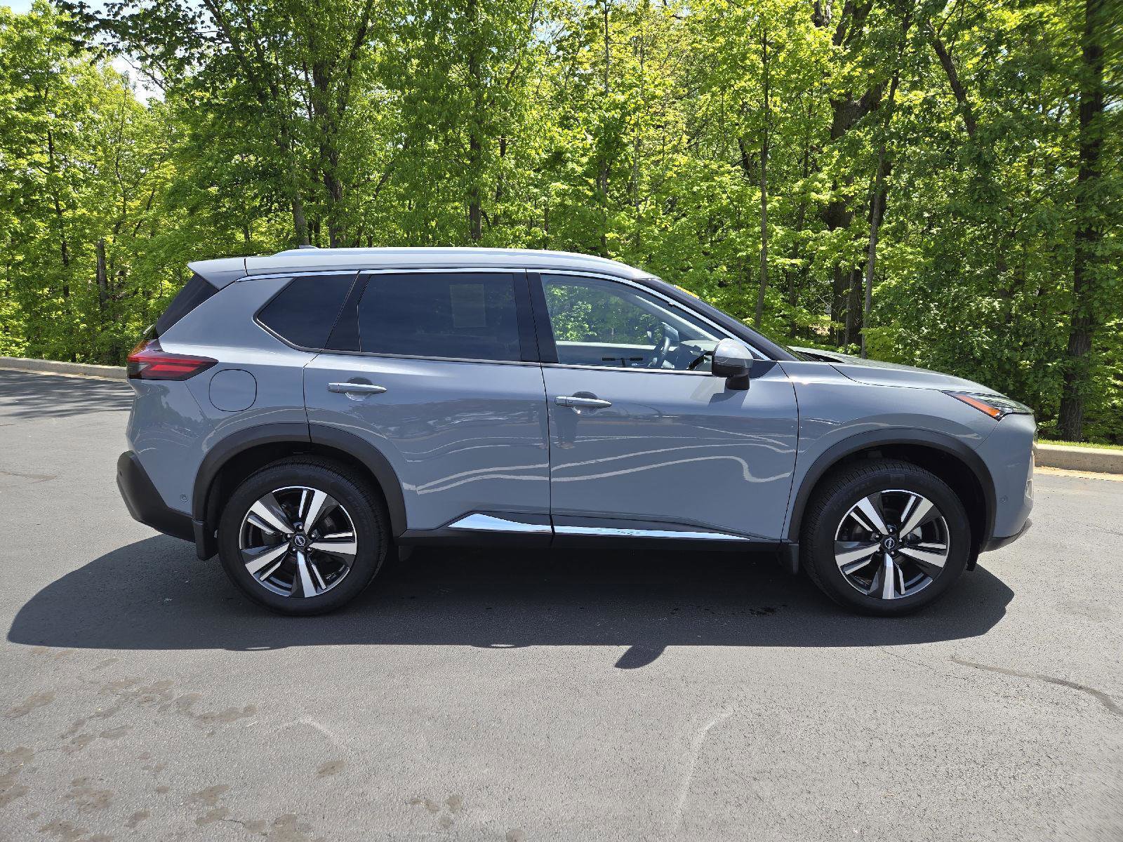 Used 2023 Nissan Rogue SL w/ SL Premium Package AWD/4WD image 2