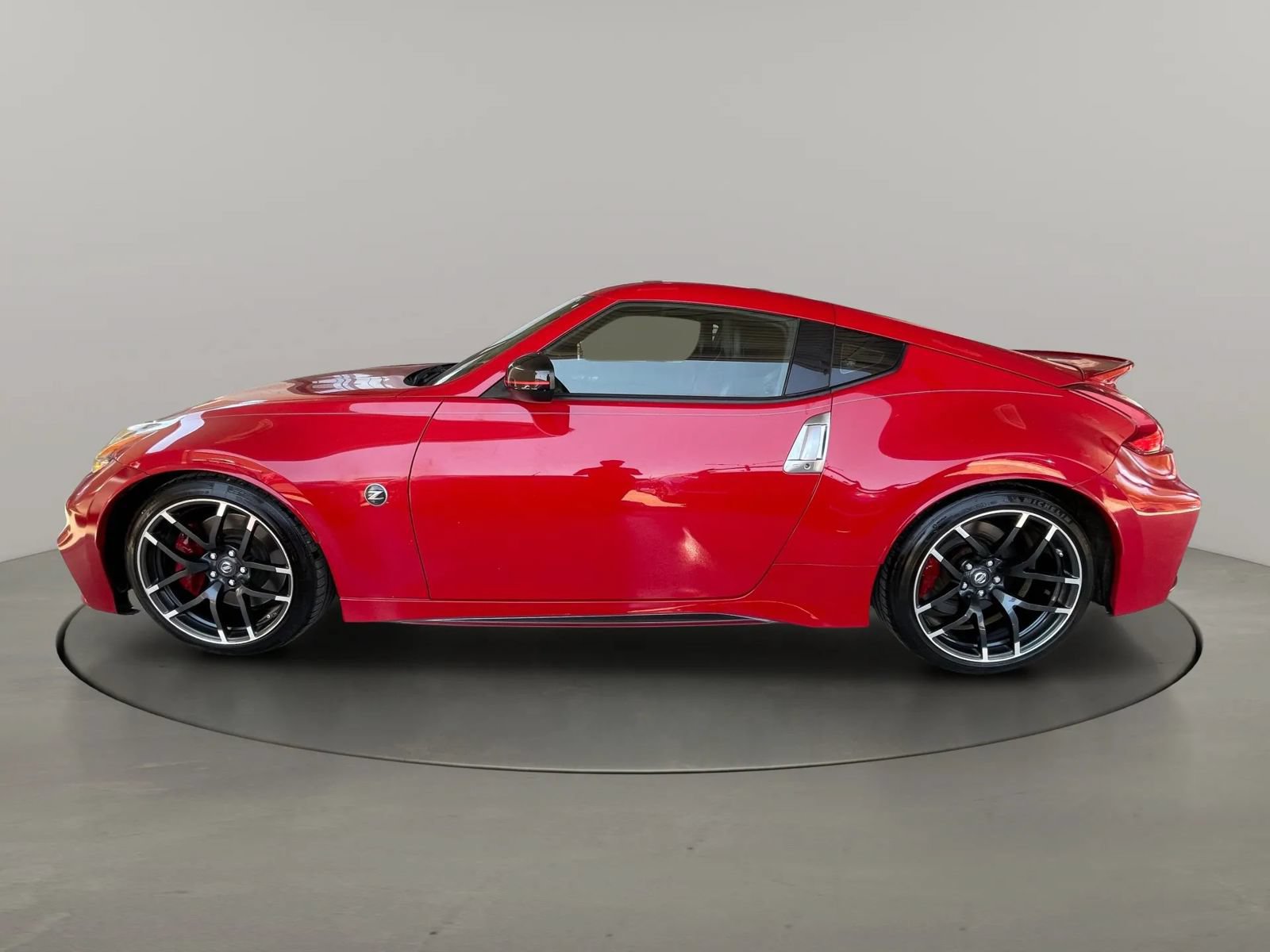 Used 2016 Nissan 370Z NISMO RWD image 2