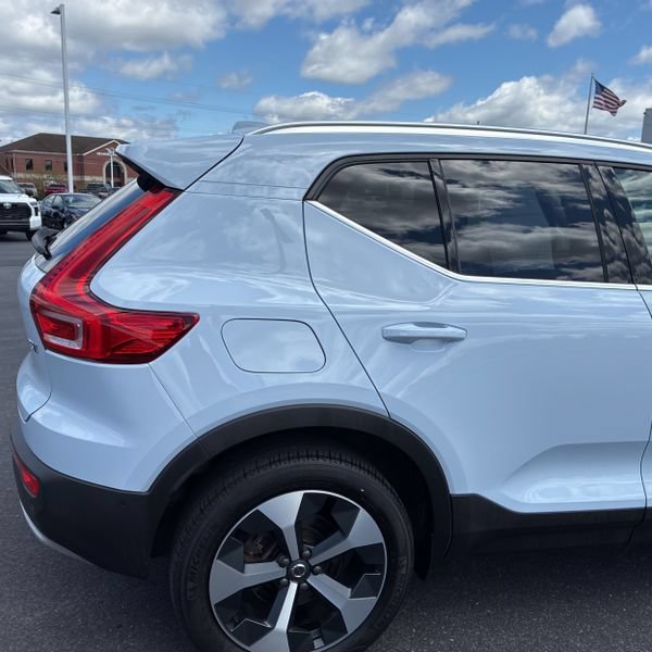 Used 2024 Volvo XC40 B5 Plus w/ Protection Package Premier AWD/4WD image 8