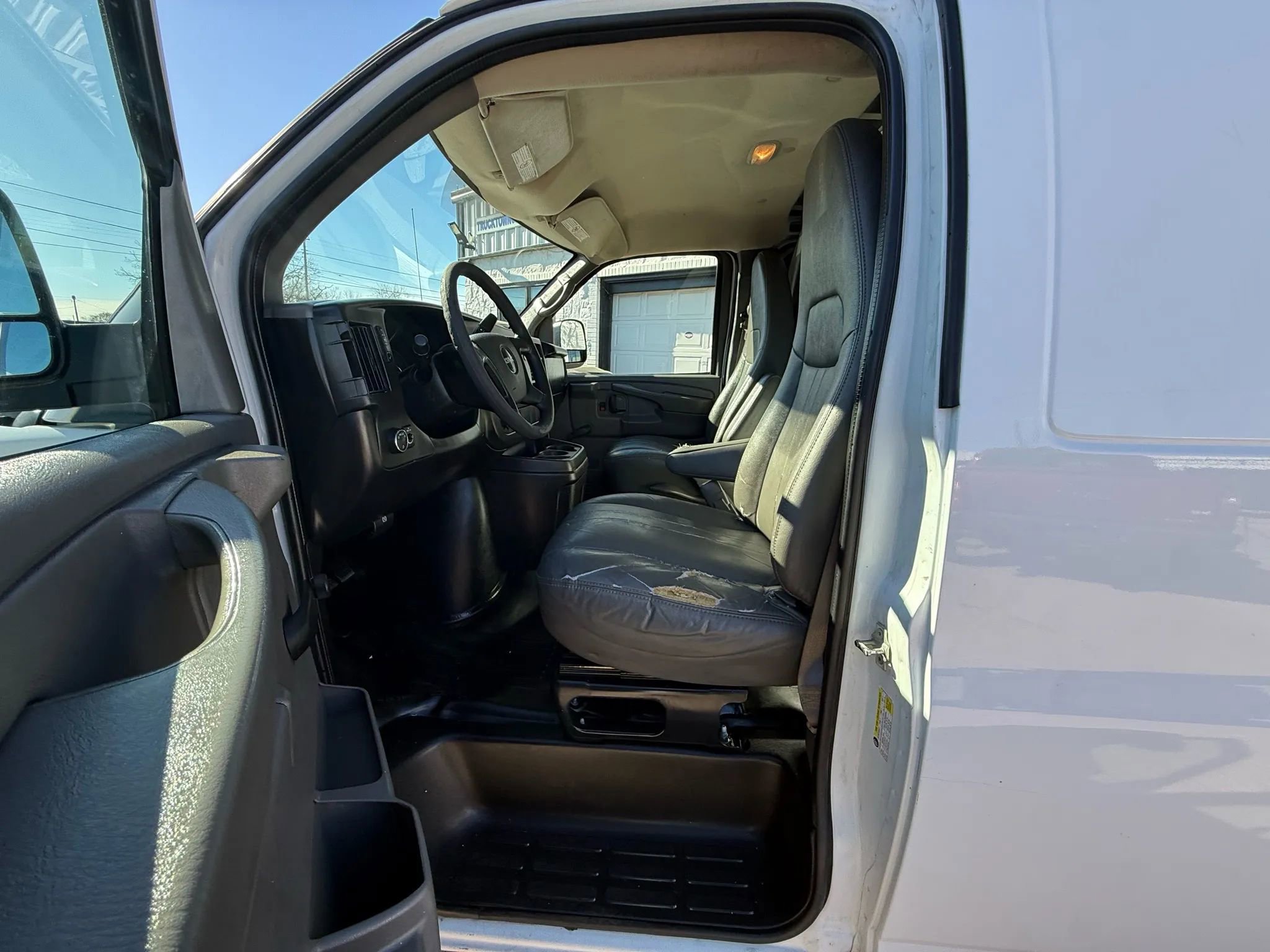 Used 2012 GMC Savana 2500 Extended RWD image 6