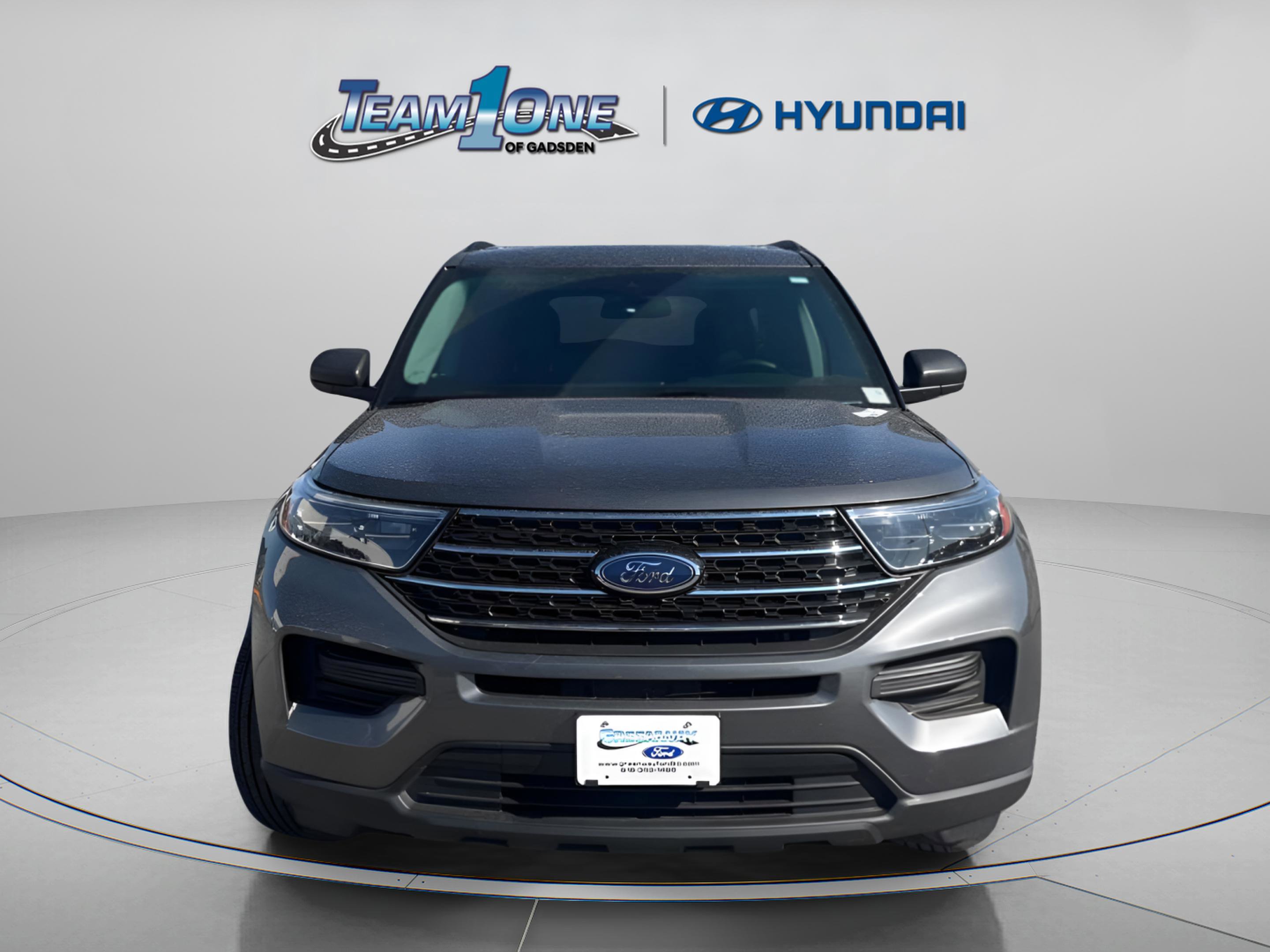 Used 2023 Ford Explorer XLT AWD/4WD image 2