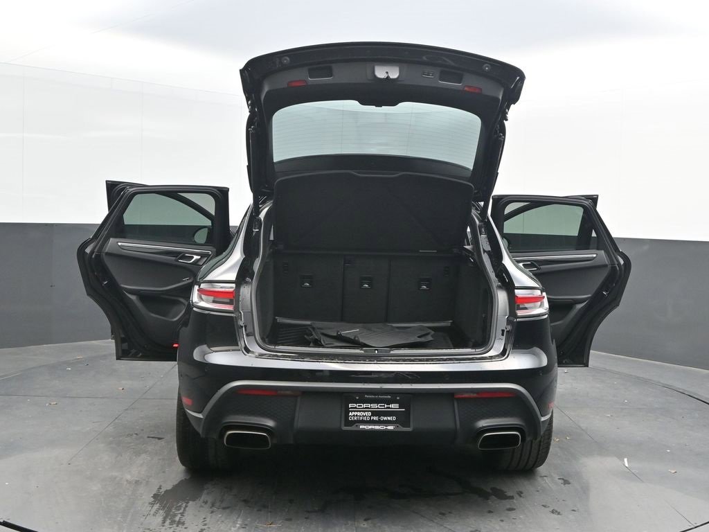 Used 2023 Porsche Macan Turbo image 25