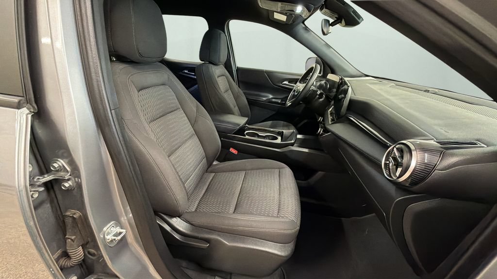 Used 2025 Chevrolet Equinox LT AWD/4WD image 9