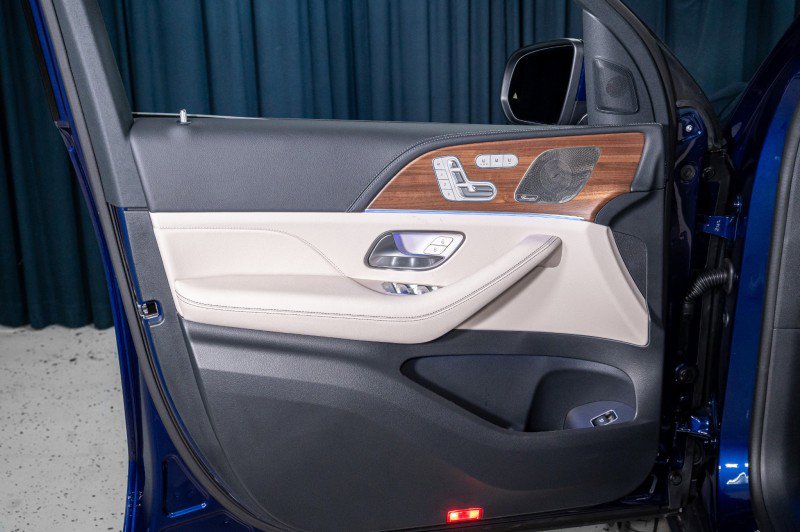 New 2026 Mercedes-Benz GLS 580 4MATIC image 13