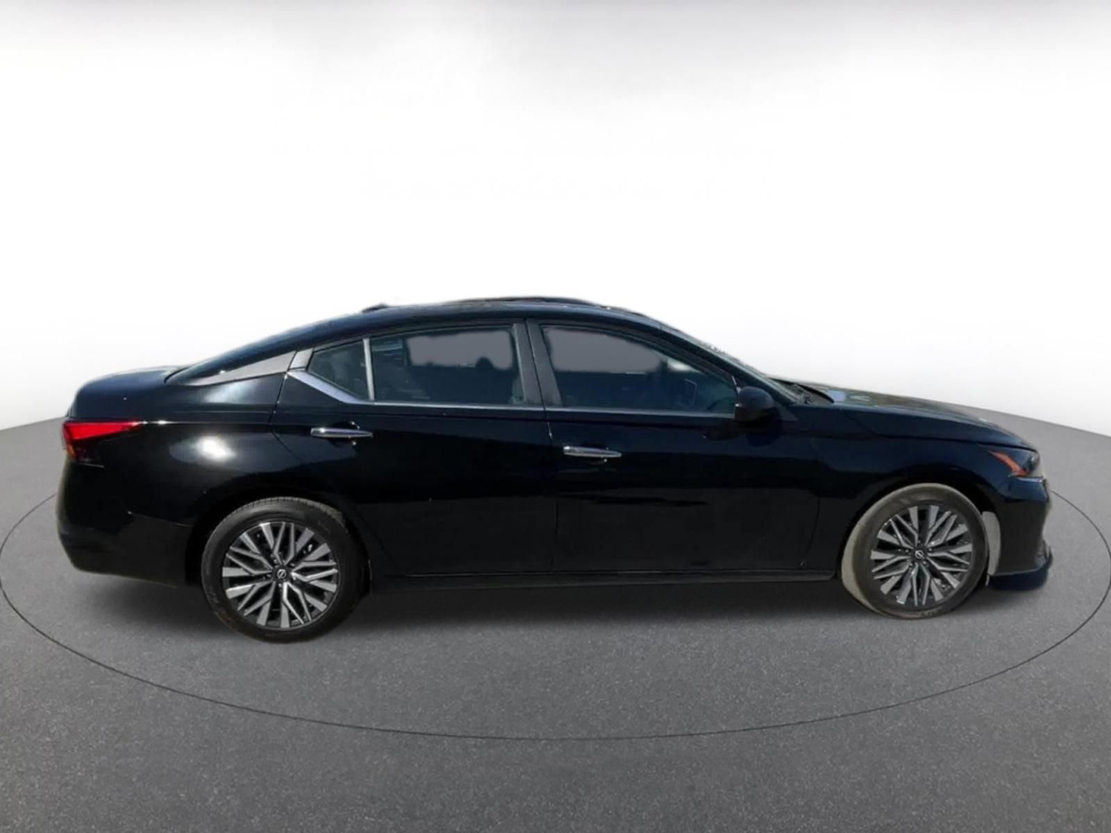 Used 2025 Nissan Altima 2.5 SV FWD image 16