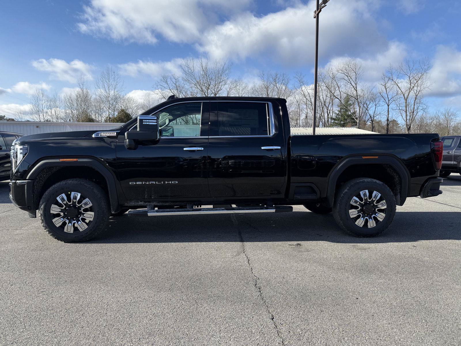 New 2026 GMC Sierra 2500 Denali w/ Denali Reserve Package AWD/4WD image 8