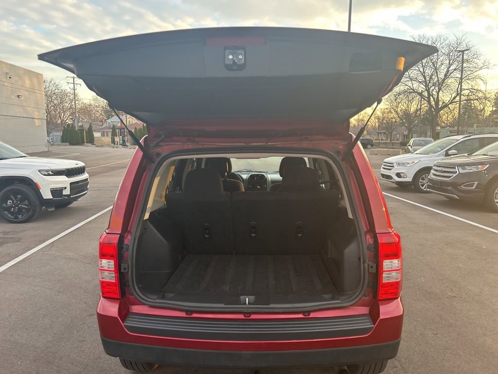 Used 2014 Jeep Patriot Latitude image 12