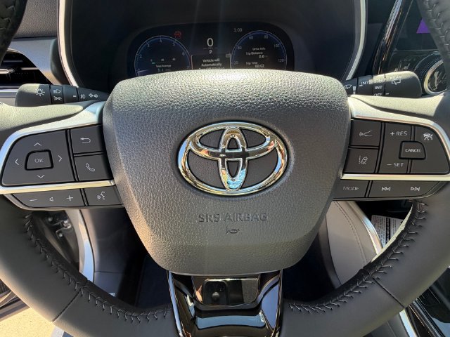 New 2026 Toyota Highlander Limited AWD/4WD image 10