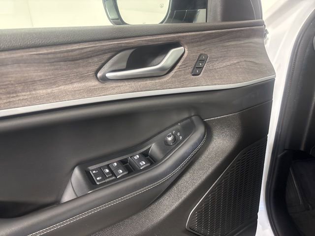 Certified 2023 Jeep Grand Cherokee Limited AWD/4WD image 14