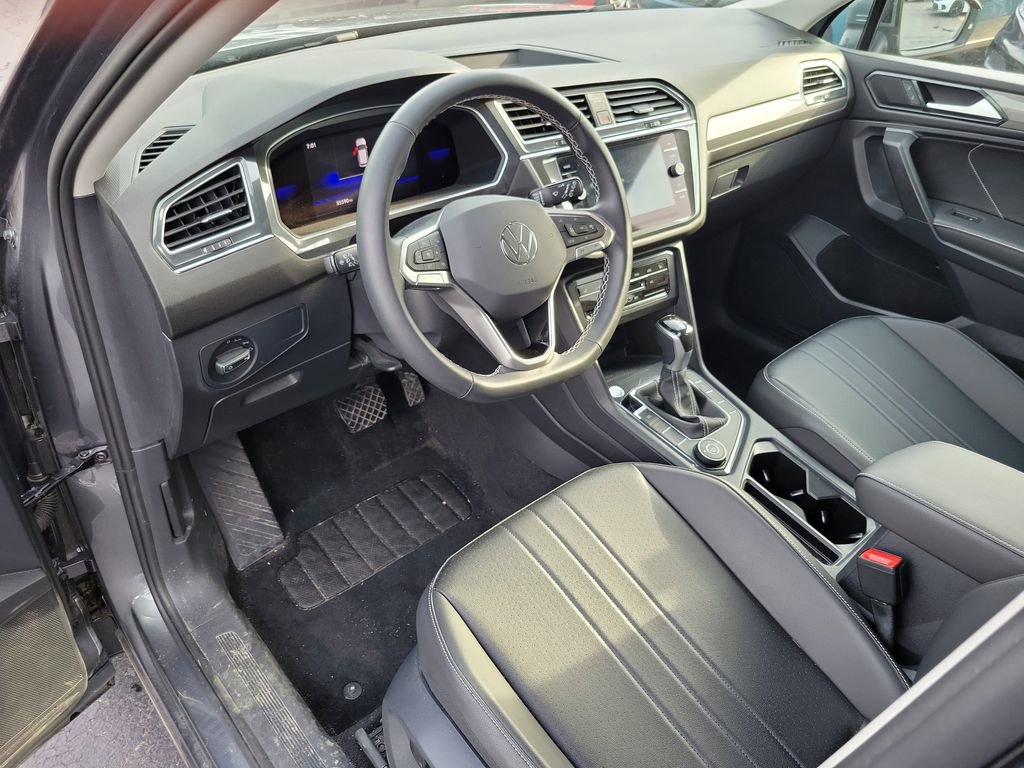 Used 2022 Volkswagen Tiguan SE image 19