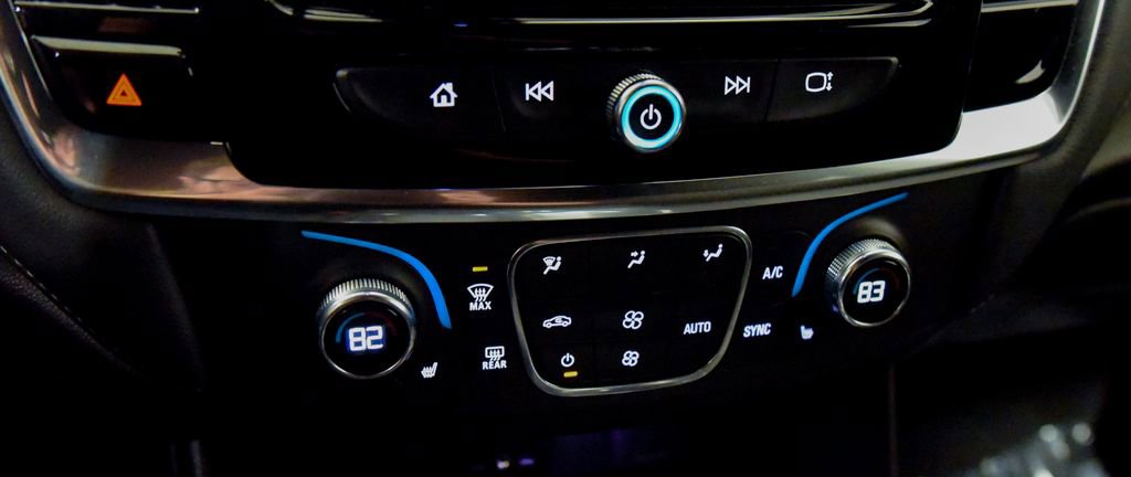 Used 2023 Chevrolet Traverse LT image 19