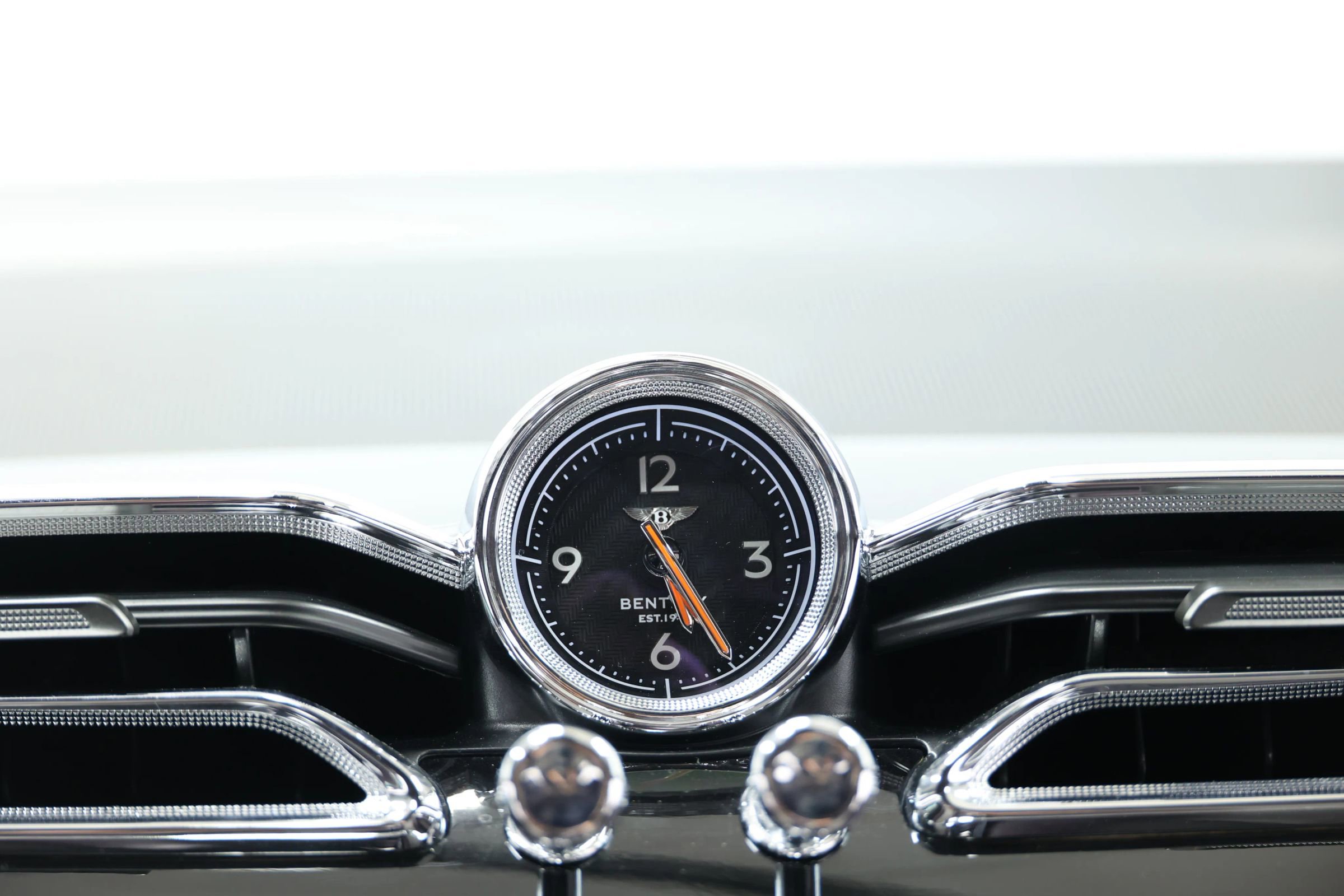 Used 2023 Bentley Bentayga Extended Wheelbase image 43