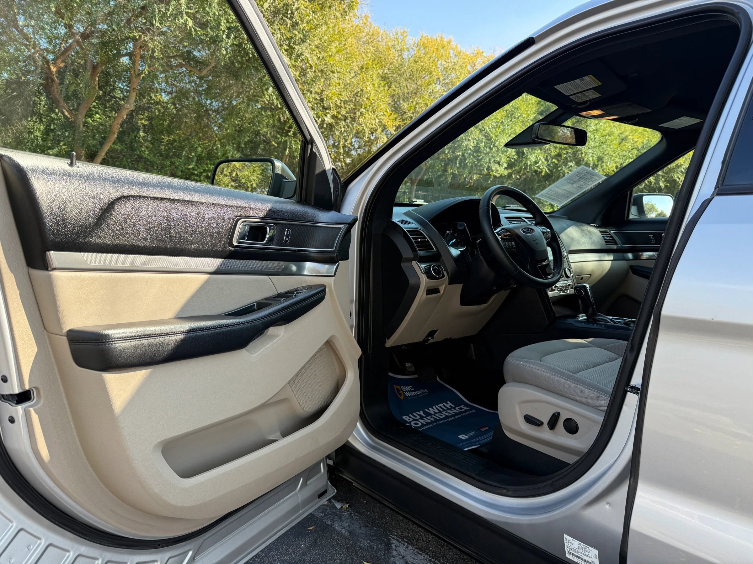 Used 2019 Ford Explorer XLT w/ Equipment Group 201A image 9