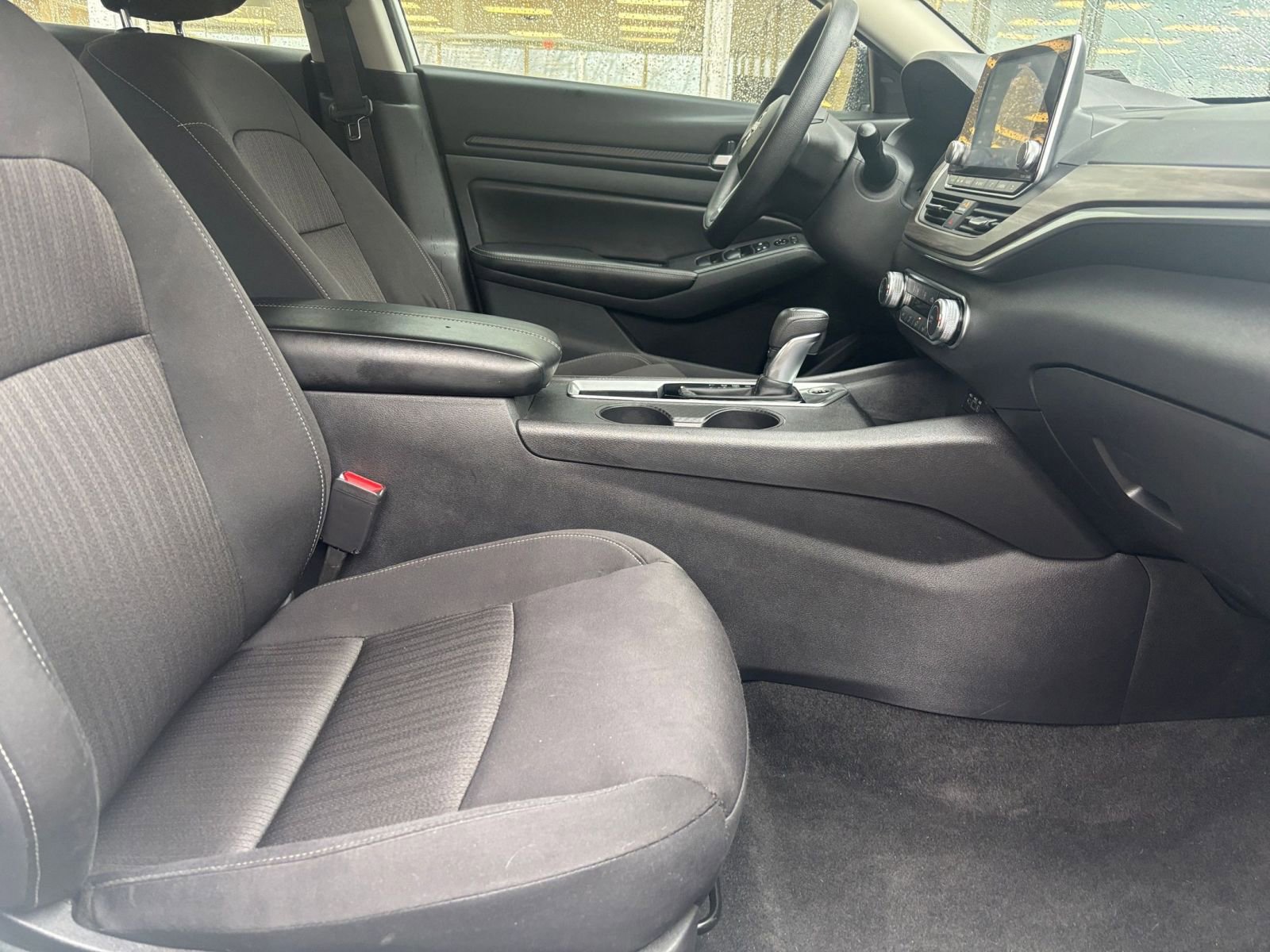 Used 2025 Nissan Altima 2.5 SV FWD image 29