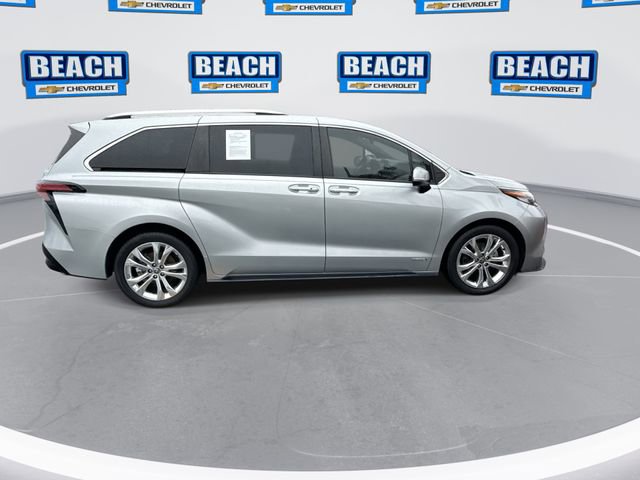 Used 2021 Toyota Sienna Platinum FWD image 9