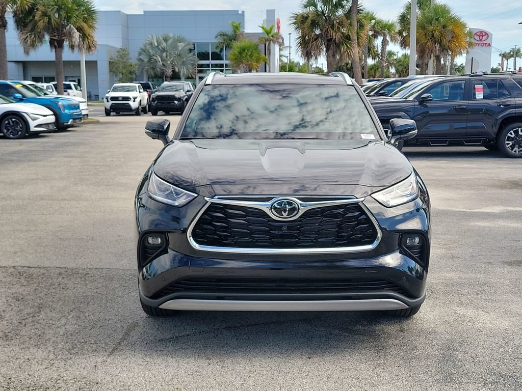 New 2026 Toyota Highlander Platinum AWD/4WD image 2
