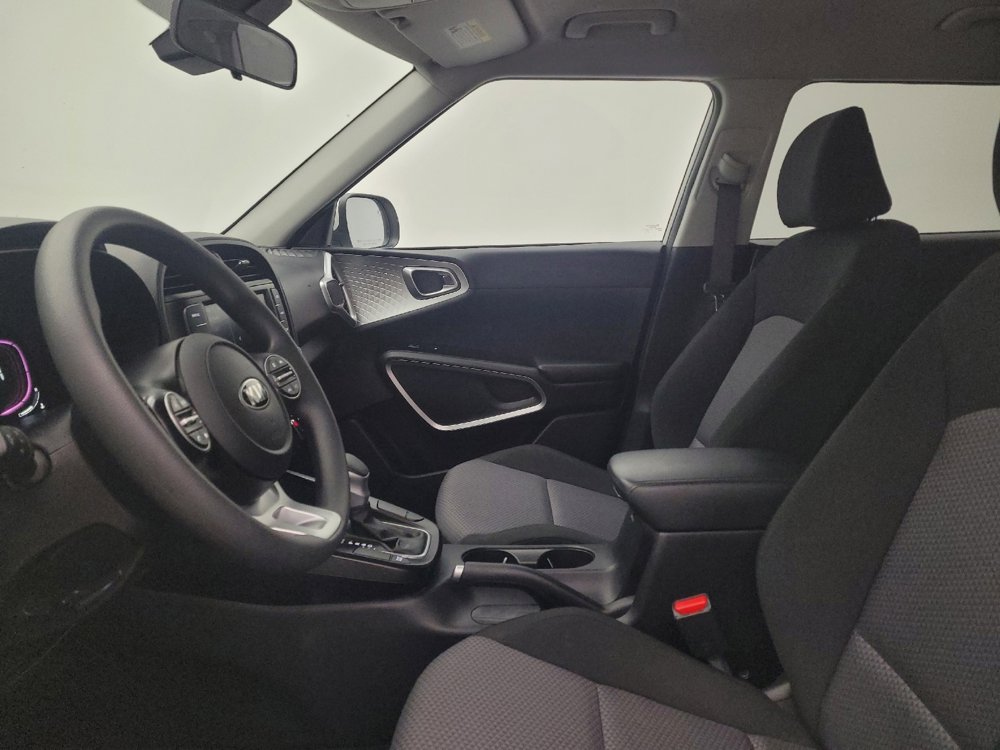 Used 2023 Kia Soul LX w/ LX Technology Package image 17